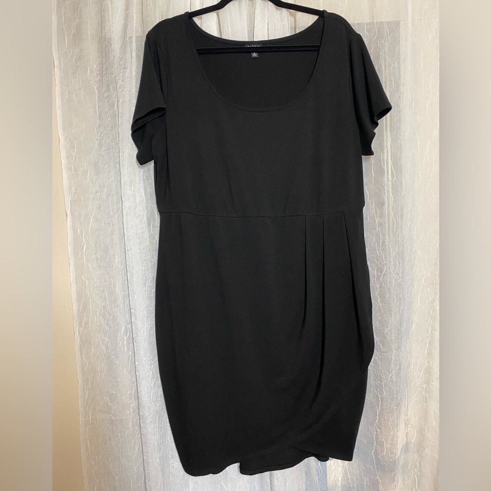 Torrid Size 2X/ 2 Solid Black Stretchy Scoop Neck Faux Wrap Short Sleeve Dress